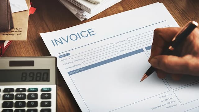 Built-in UAE e-invoicing